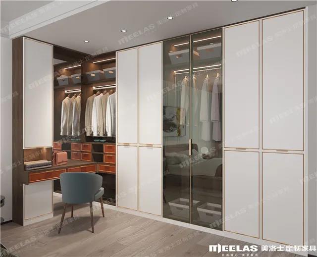 美洛士转角极简衣帽间